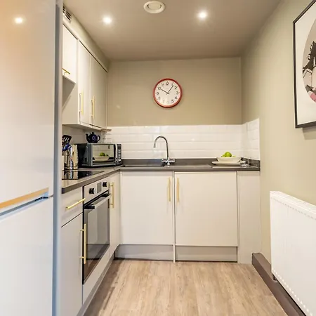 The Falcon Apartament *