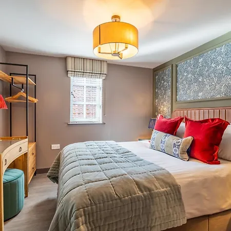 아파트 The Falcon 요크