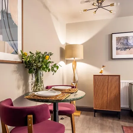 아파트 The Falcon 요크