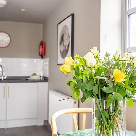 The Falcon 아파트