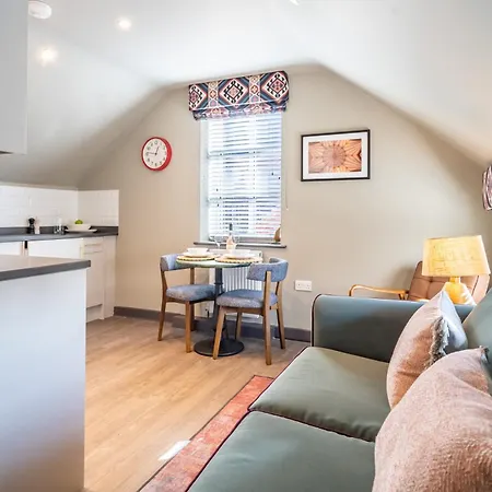 The Falcon شقة يورك